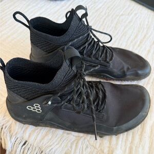 VIVOBAREFOOT Women’s all black hiking boot! Size 41 Great condition, worn 2mo!